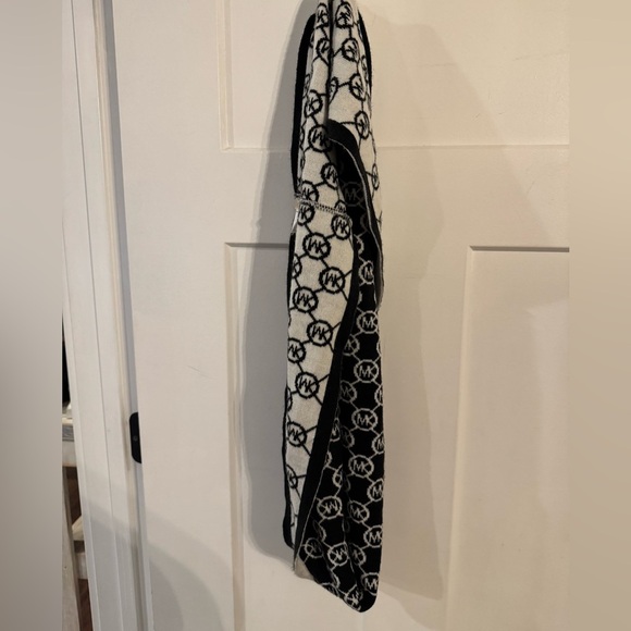 Michael Kors Scarf and Hat - Picture 4 of 6